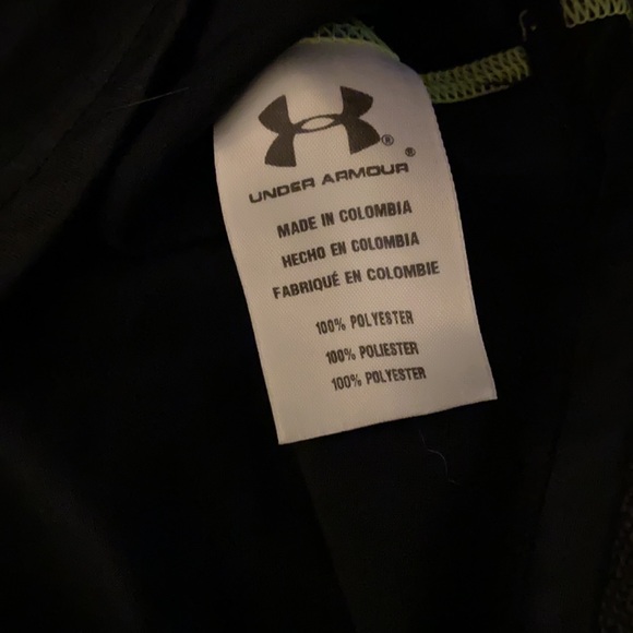 Under Armour boy’s shirt size 5 - Picture 4 of 7